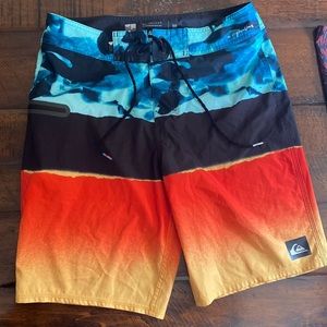 Quicksilver mens board shorts size 30